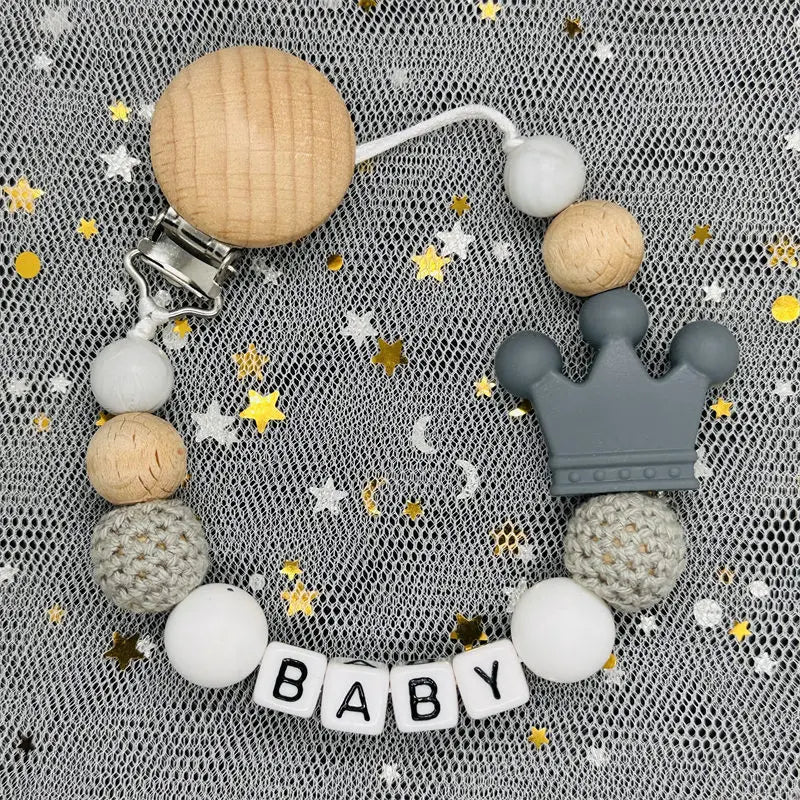 Coffret cadeau bébé 🎁 — Bonnet + Bavoirs + Attache-sucette